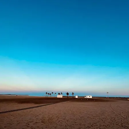 Exceptional Sea View - Town Center - Walk Everywhere Apartment