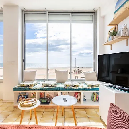 Exceptional Sea View - Town Center - Walk Everywhere *