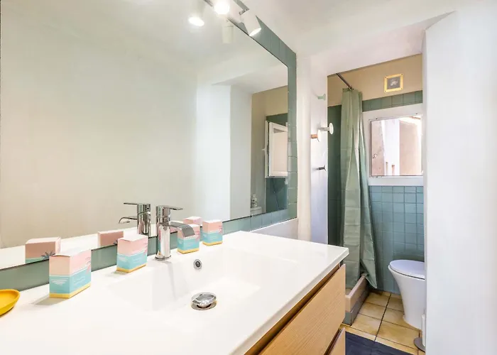 Exceptional Sea View - Town Center - Walk Everywhere *