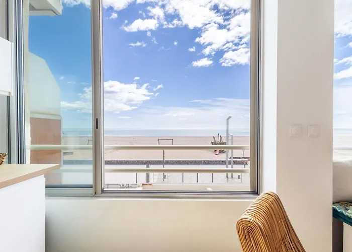 Exceptional Sea View - Town Center - Walk Everywhere Apartment