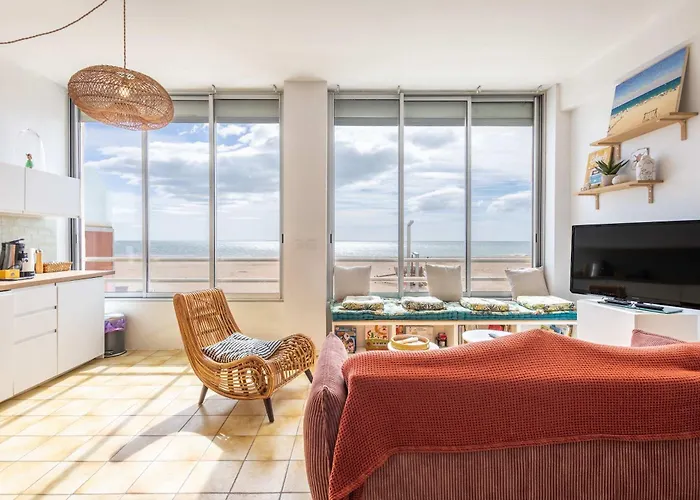 Exceptional Sea View - Town Center - Walk Everywhere *